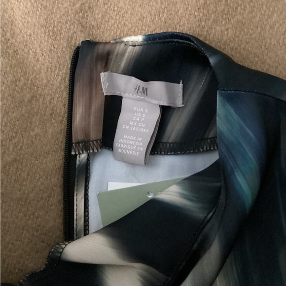 H&M shift midi short sleeve dress size small - Picture 2 of 3